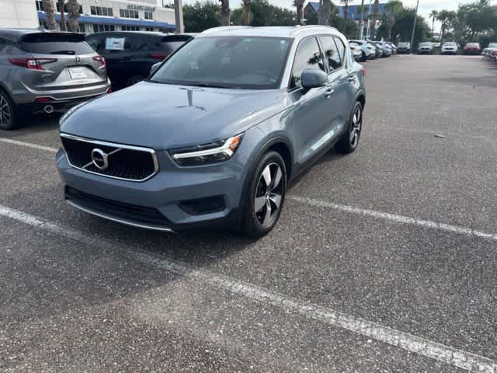 Used 2020 Volvo XC40 Momentum SUV