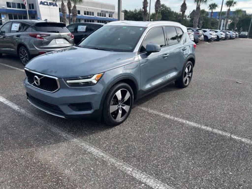 Used 2020 Volvo XC40 Momentum SUV