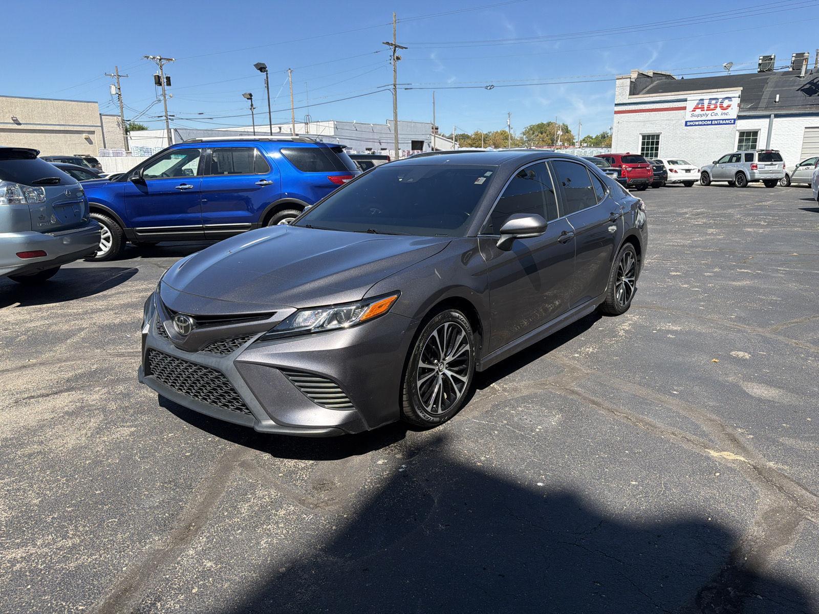 Used 2019 Toyota Camry SE Sedan