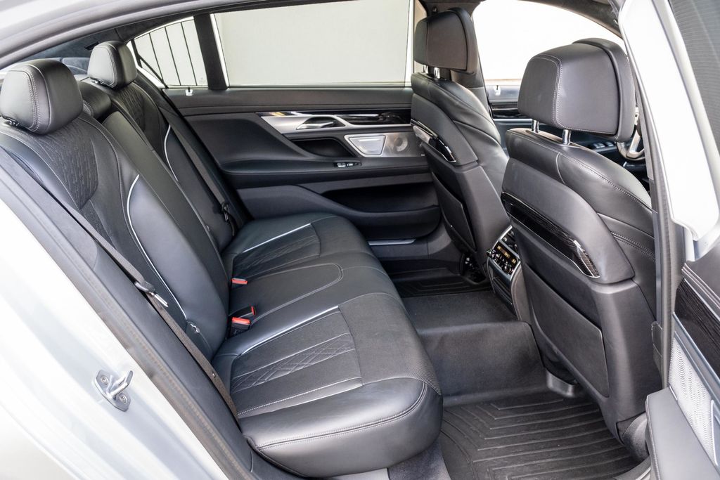 2019 BMW 7 Series 750i - Photo 34