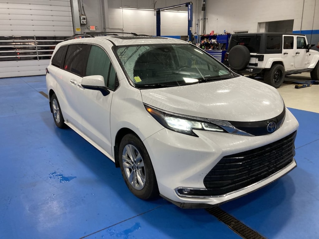 Used 2022 Toyota Sienna XLE 7 Passenger Van Passenger Van