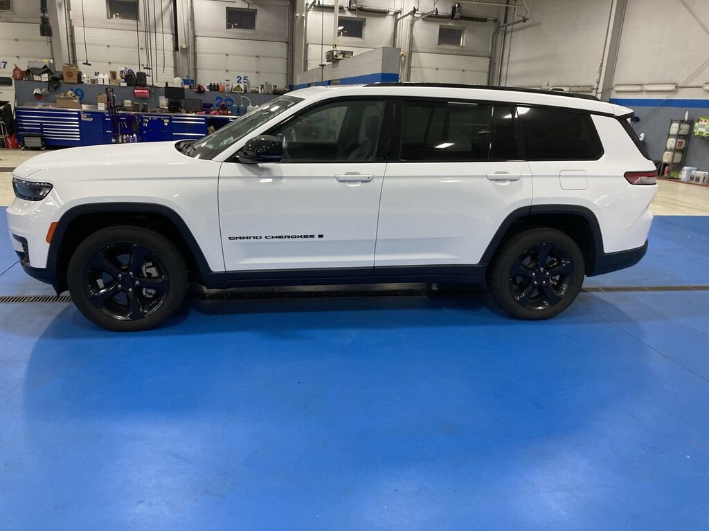 Used 2024 Jeep Grand Cherokee L Laredo SUV