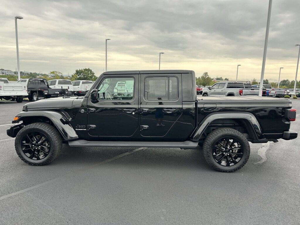 Used 2021 Jeep Gladiator Overland Truck Crew Cab