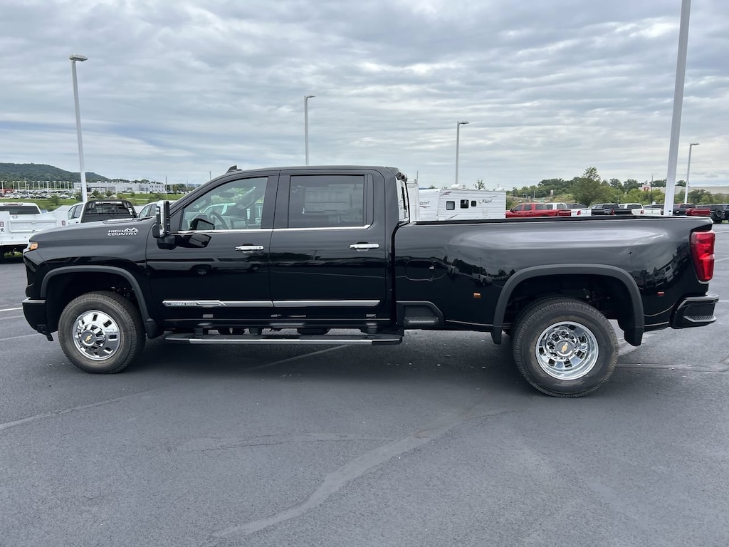 New 2026 Chevrolet Silverado 3500 HD High Country Truck Crew Cab