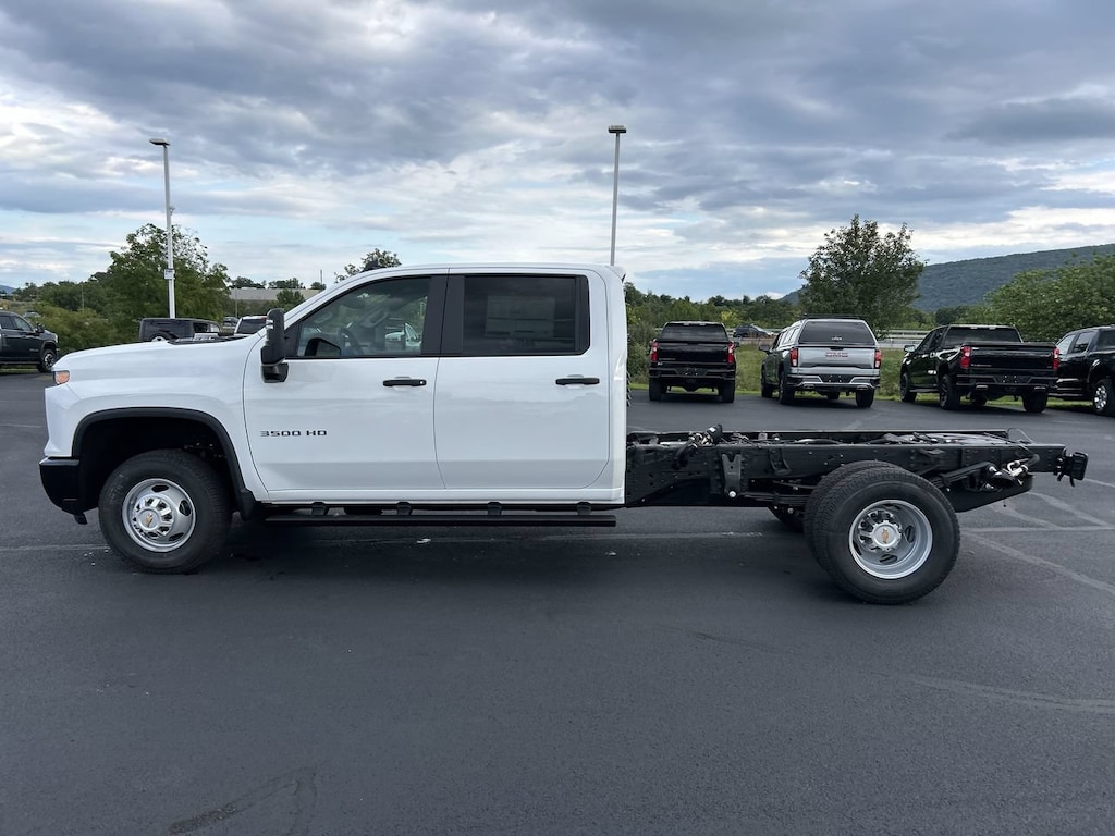 New 2026 Chevrolet Silverado 3500 HD Chassis Work Truck Truck Crew Cab