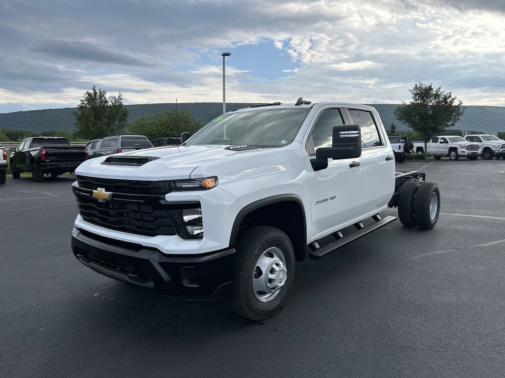 New 2026 Chevrolet Silverado 3500 HD Chassis Work Truck Truck Crew Cab