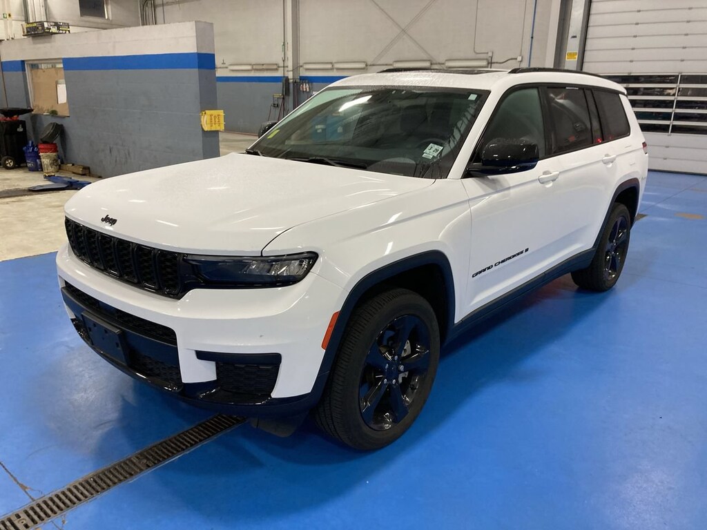 Used 2024 Jeep Grand Cherokee L Laredo SUV