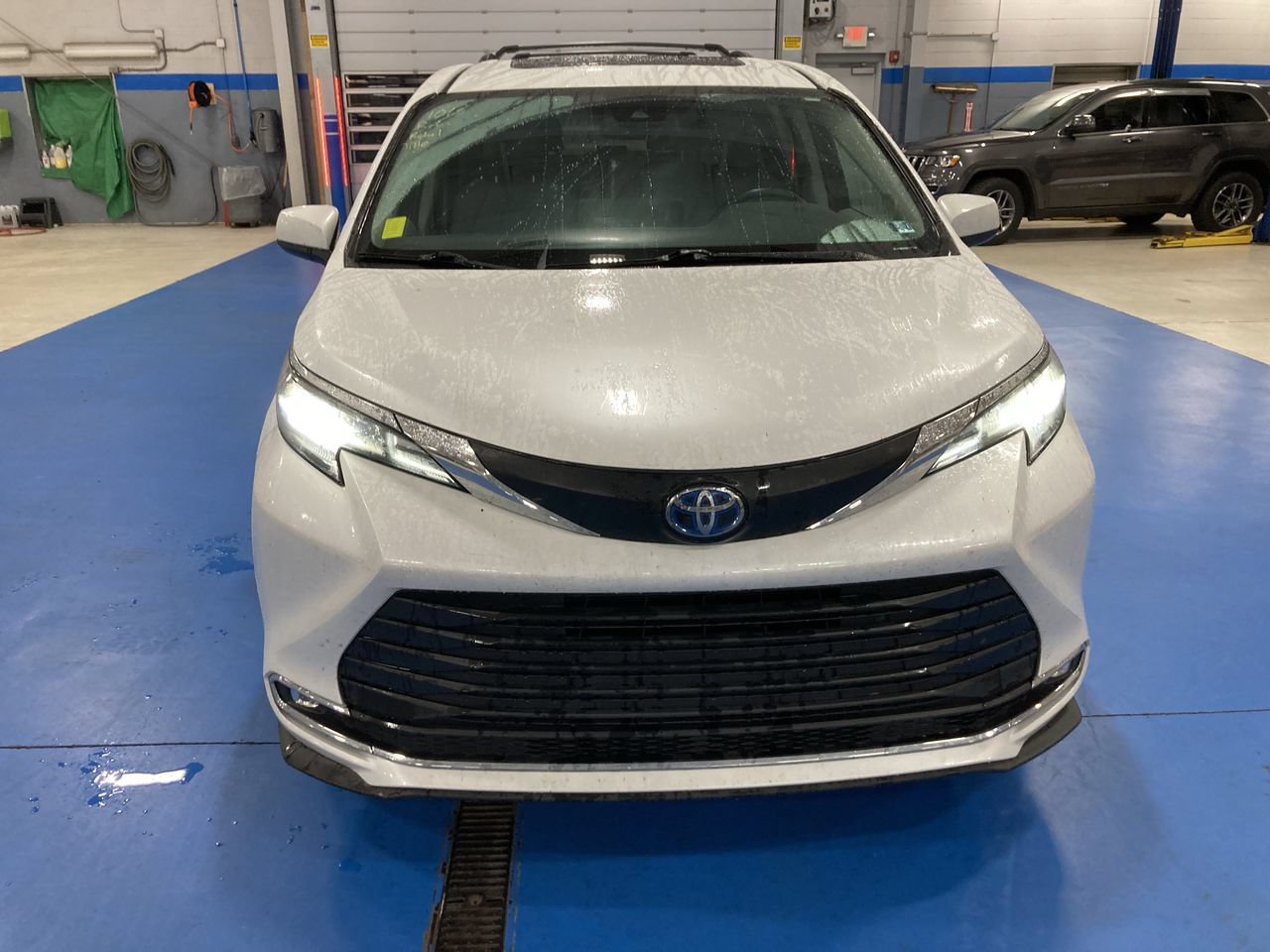 Used 2022 Toyota Sienna XLE 7 Passenger Van Passenger Van