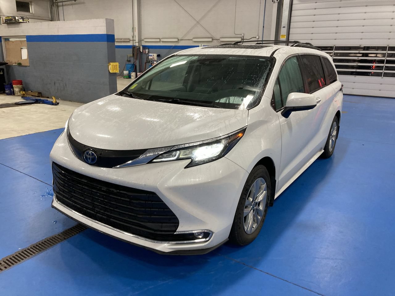 Used 2022 Toyota Sienna XLE 7 Passenger Van Passenger Van