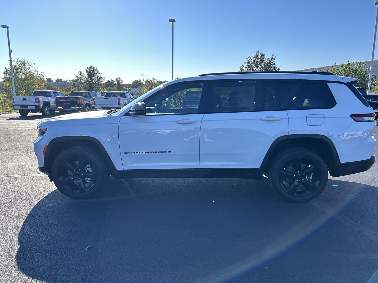 Used 2024 Jeep Grand Cherokee L Laredo SUV