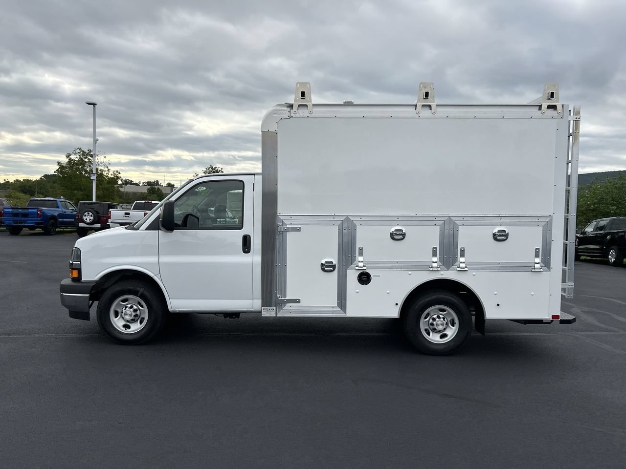 New 2026 Chevrolet Express Cutaway 1WT Truck