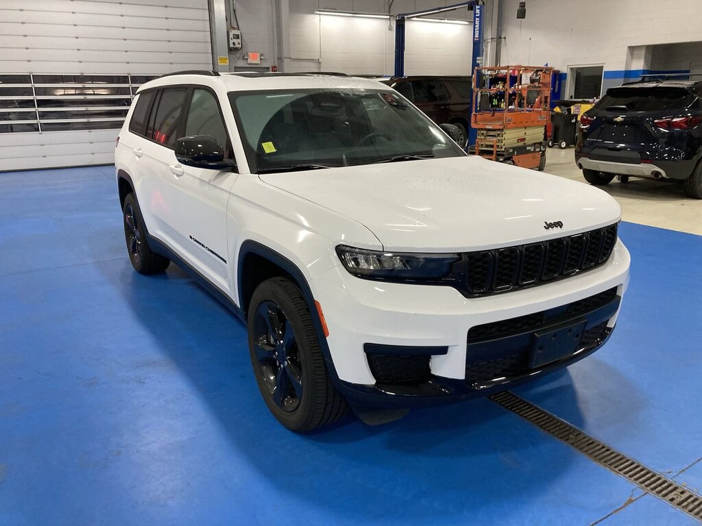 Used 2024 Jeep Grand Cherokee L Laredo SUV