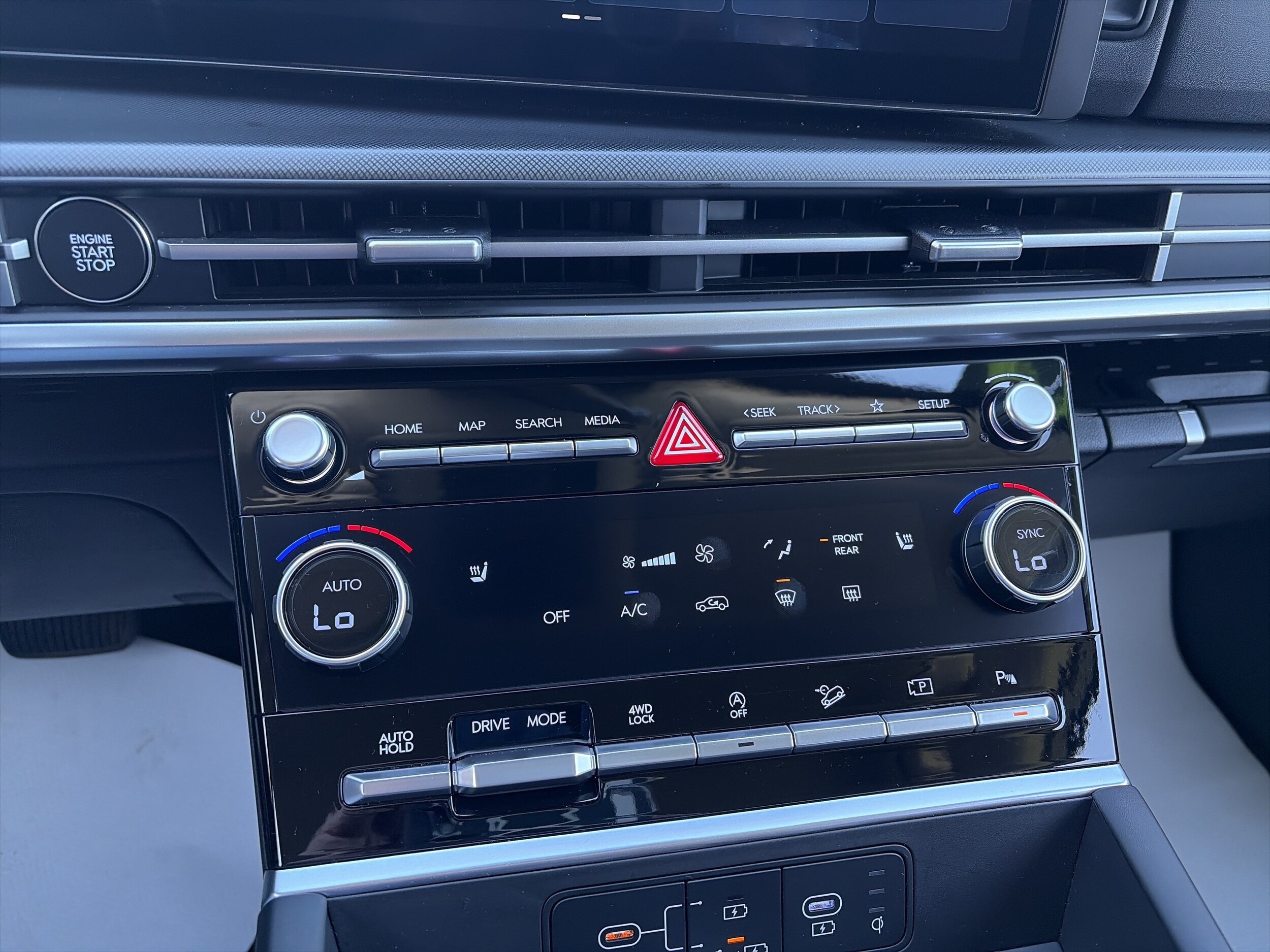 2025 Hyundai Santa Fe SEL - Photo 25