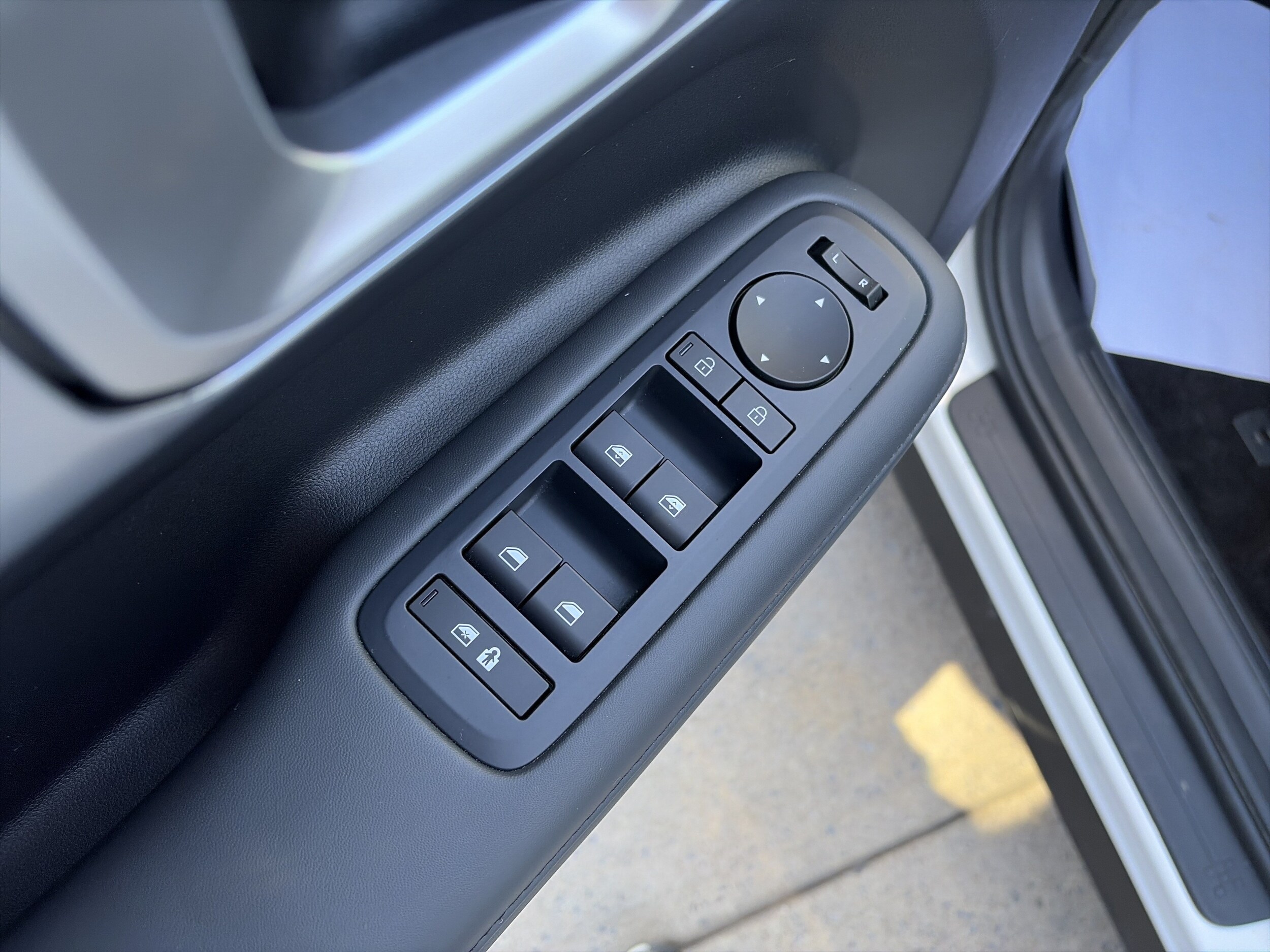 2025 Hyundai Santa Fe SEL - Photo 17
