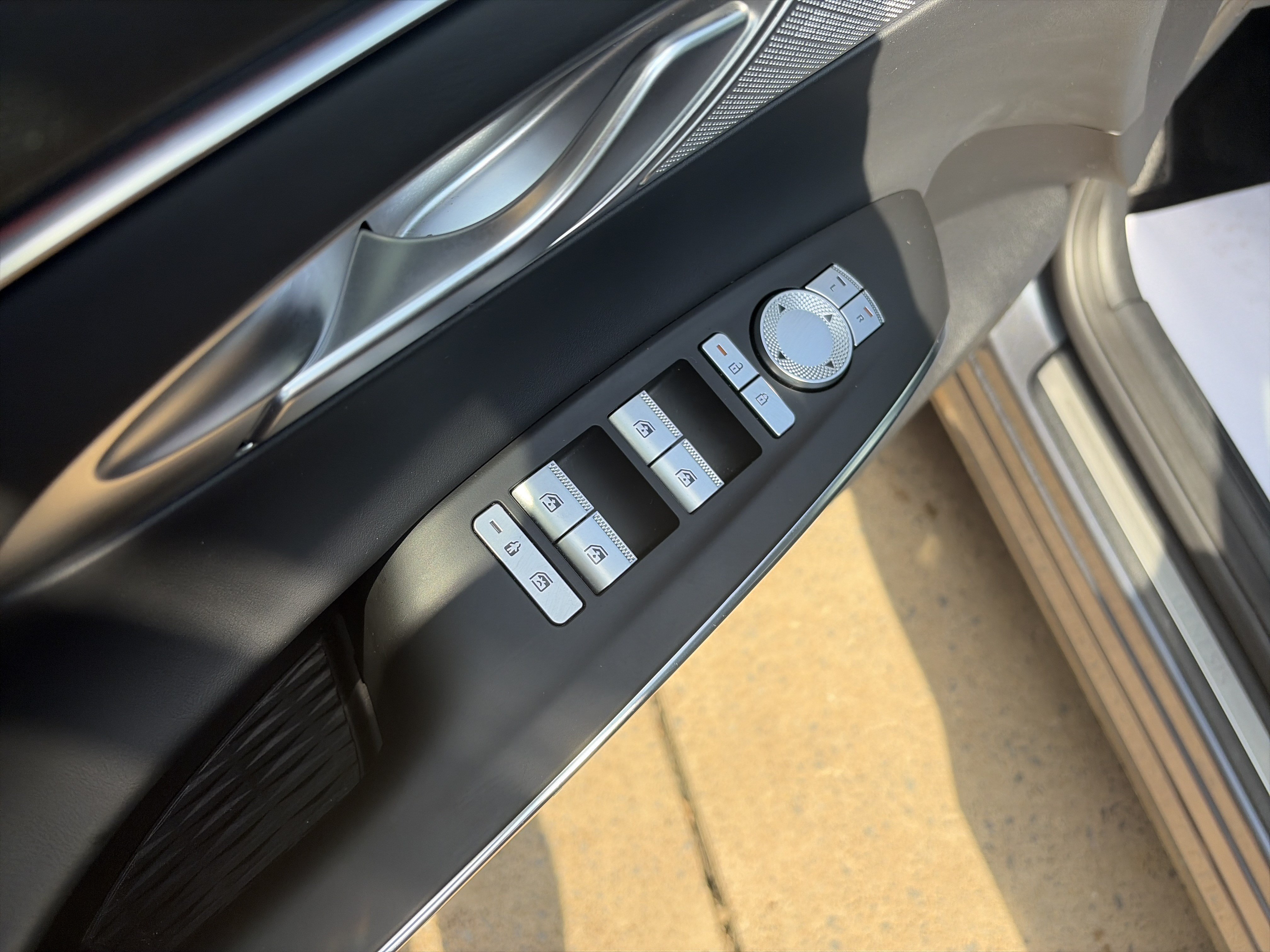 2026 GENESIS GV70 Standard - Photo 18