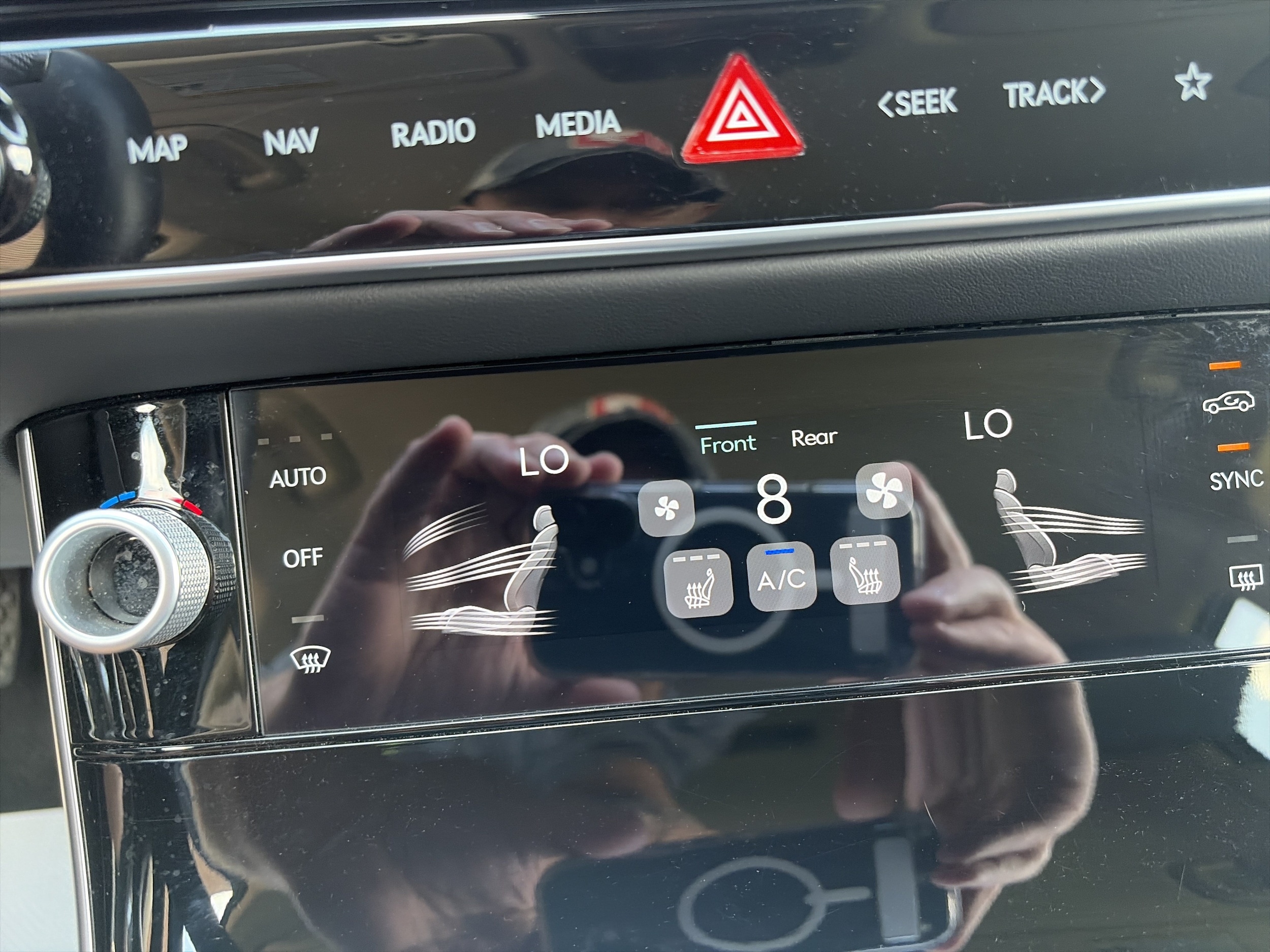 2026 GENESIS GV70 Standard - Photo 24