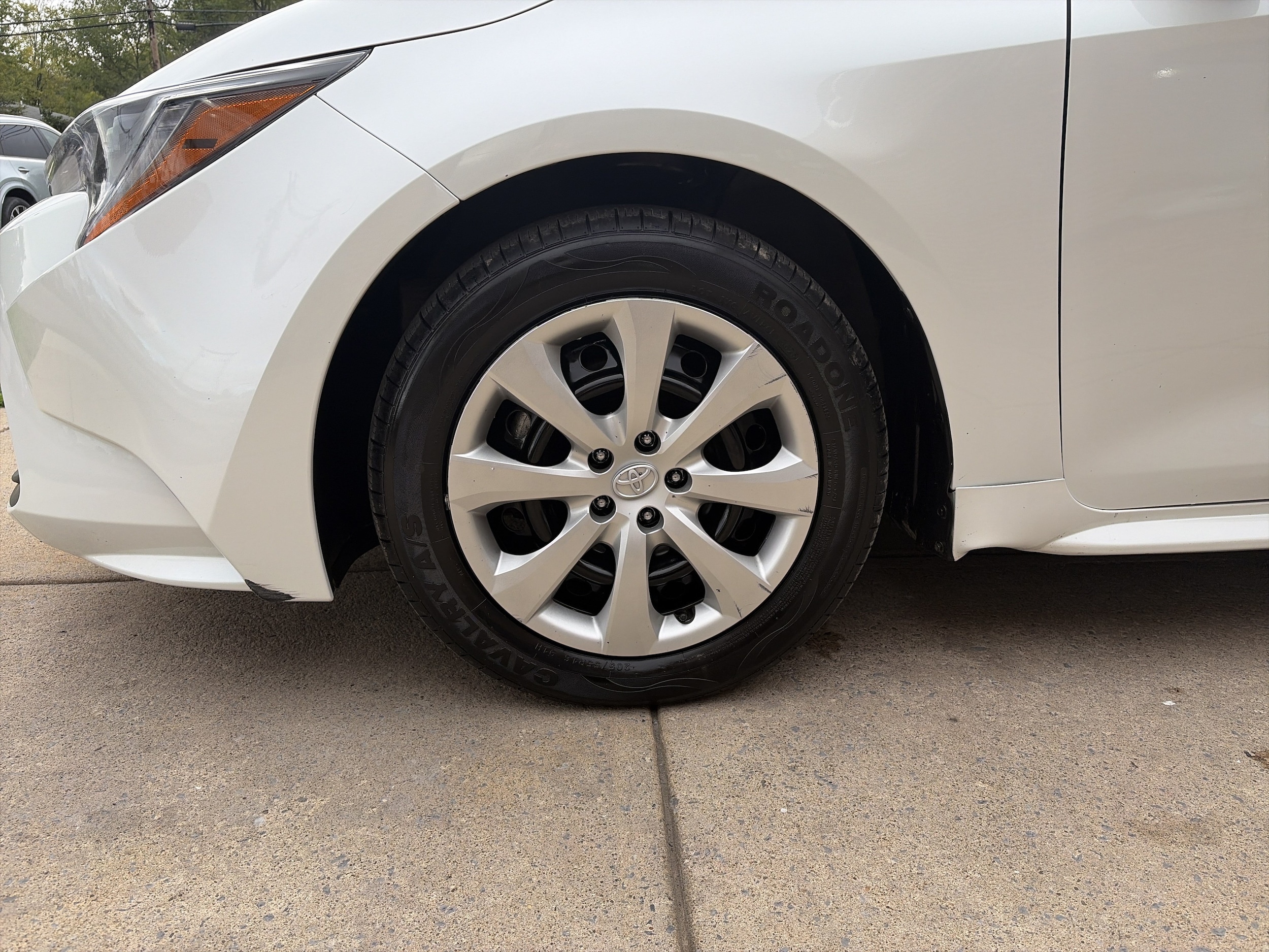 2025 Toyota Corolla LE - Photo 10