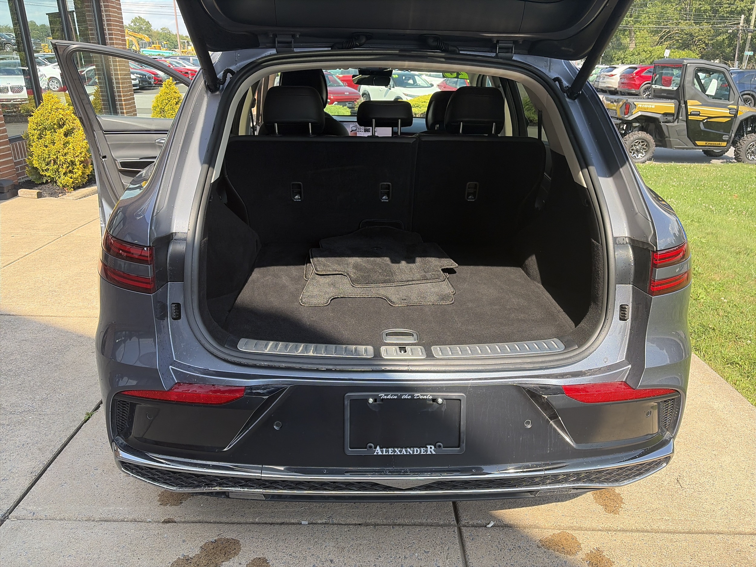 2026 GENESIS GV70 Standard - Photo 8