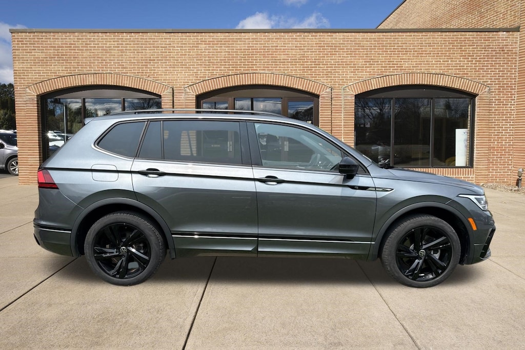 Used 2024 Volkswagen Tiguan 2.0T SE R-Line Black SUV