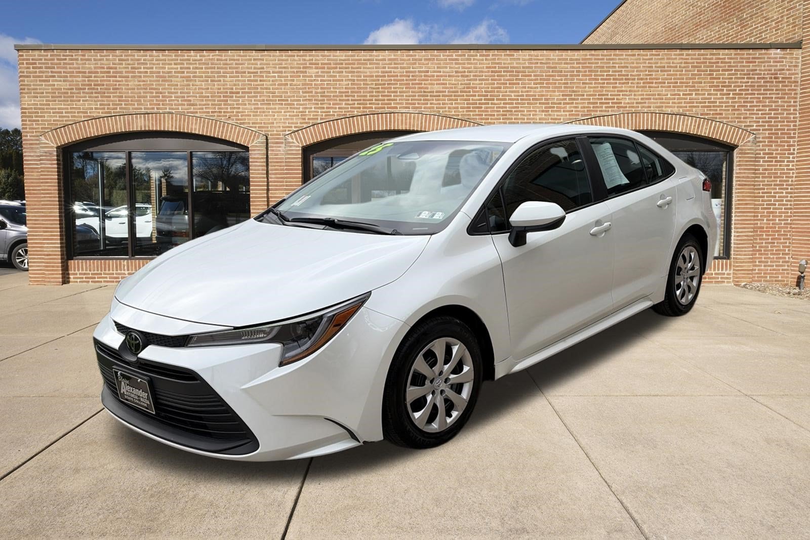 2025 Toyota Corolla LE - Photo 8