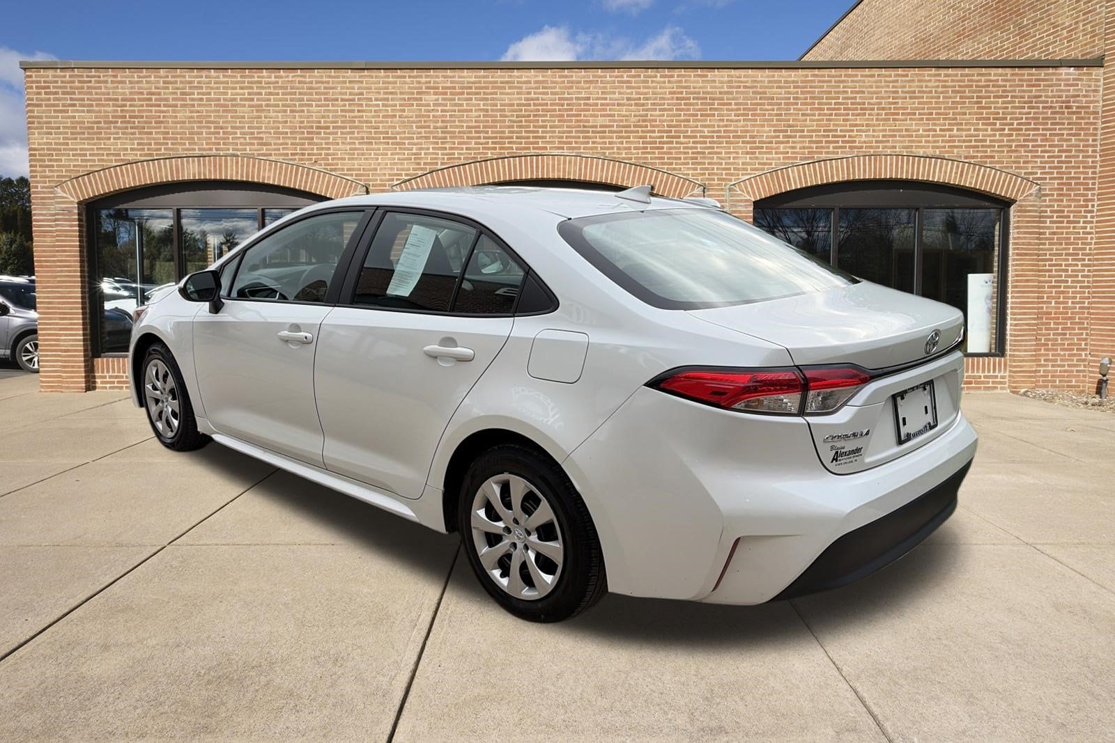 2025 Toyota Corolla LE - Photo 6