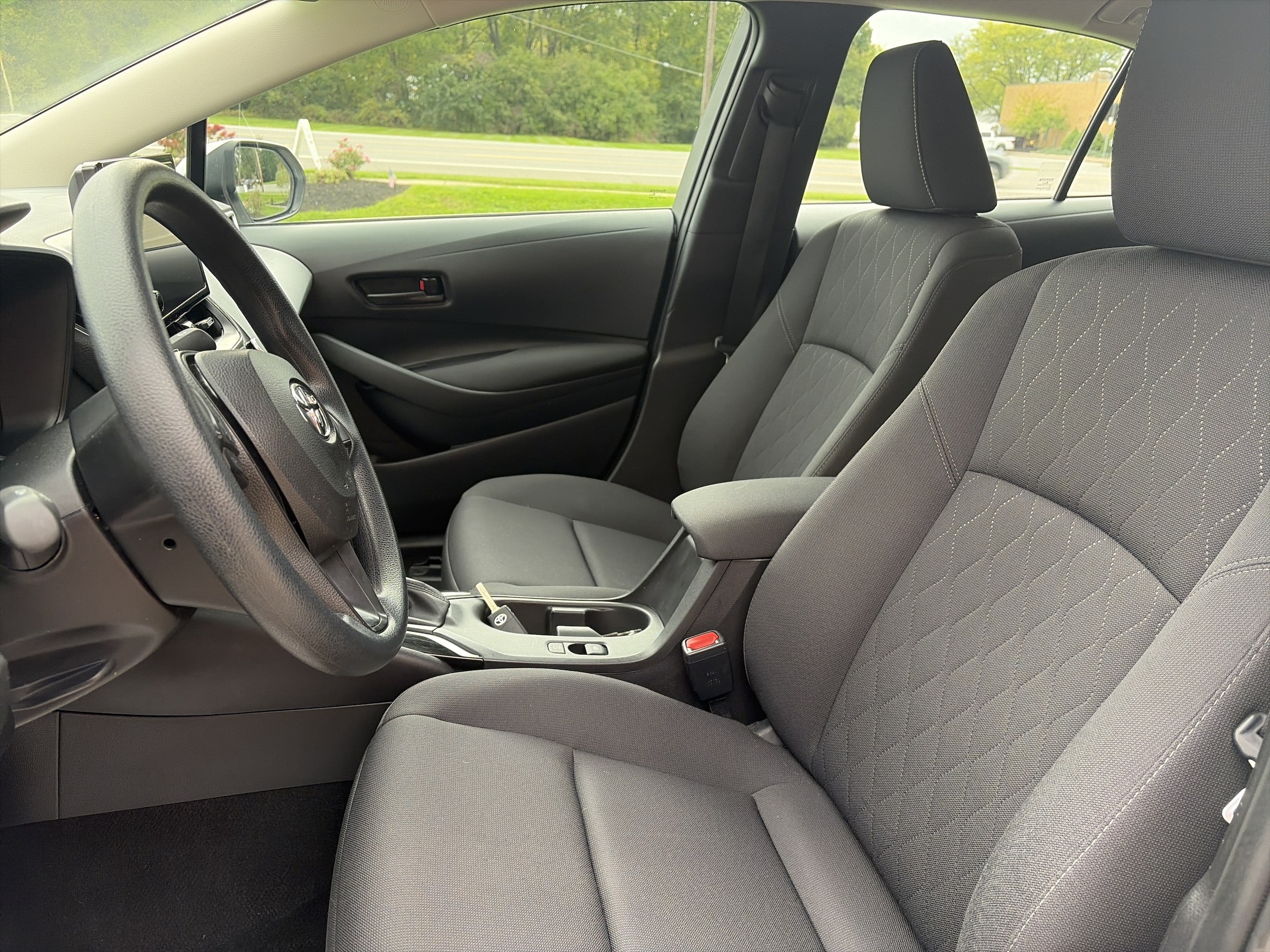 2025 Toyota Corolla LE - Photo 11