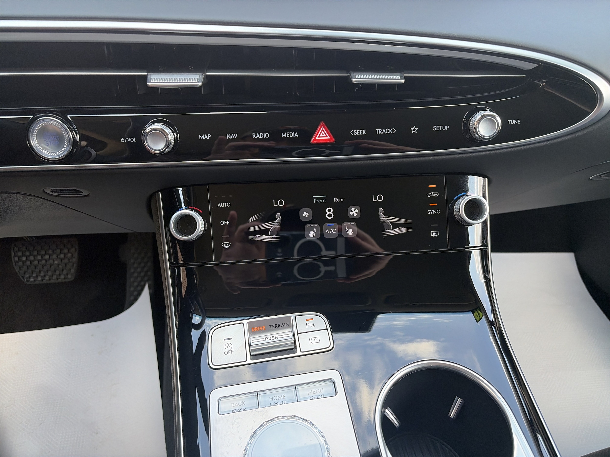 2026 GENESIS GV70 Standard - Photo 26