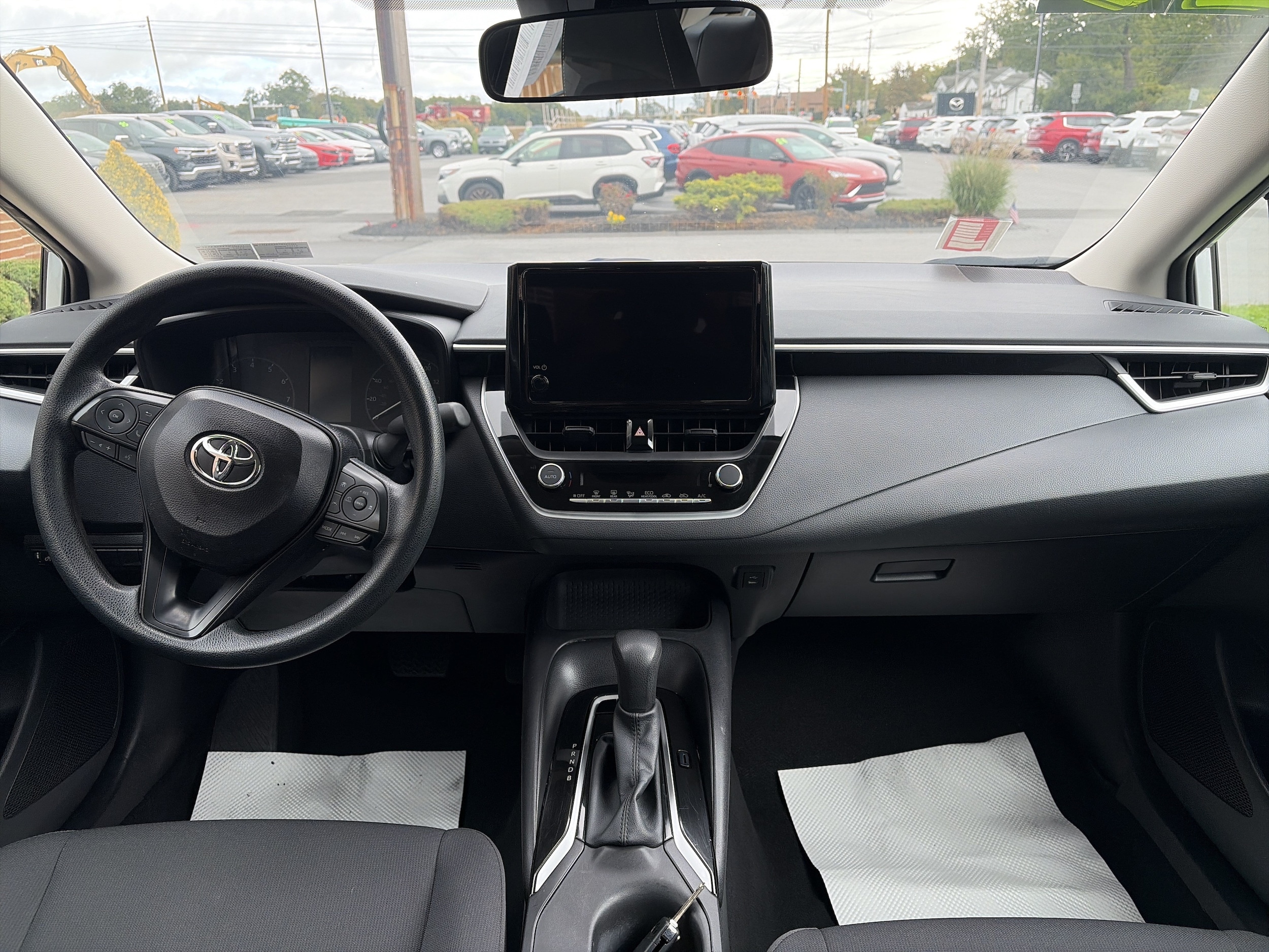2025 Toyota Corolla LE - Photo 13