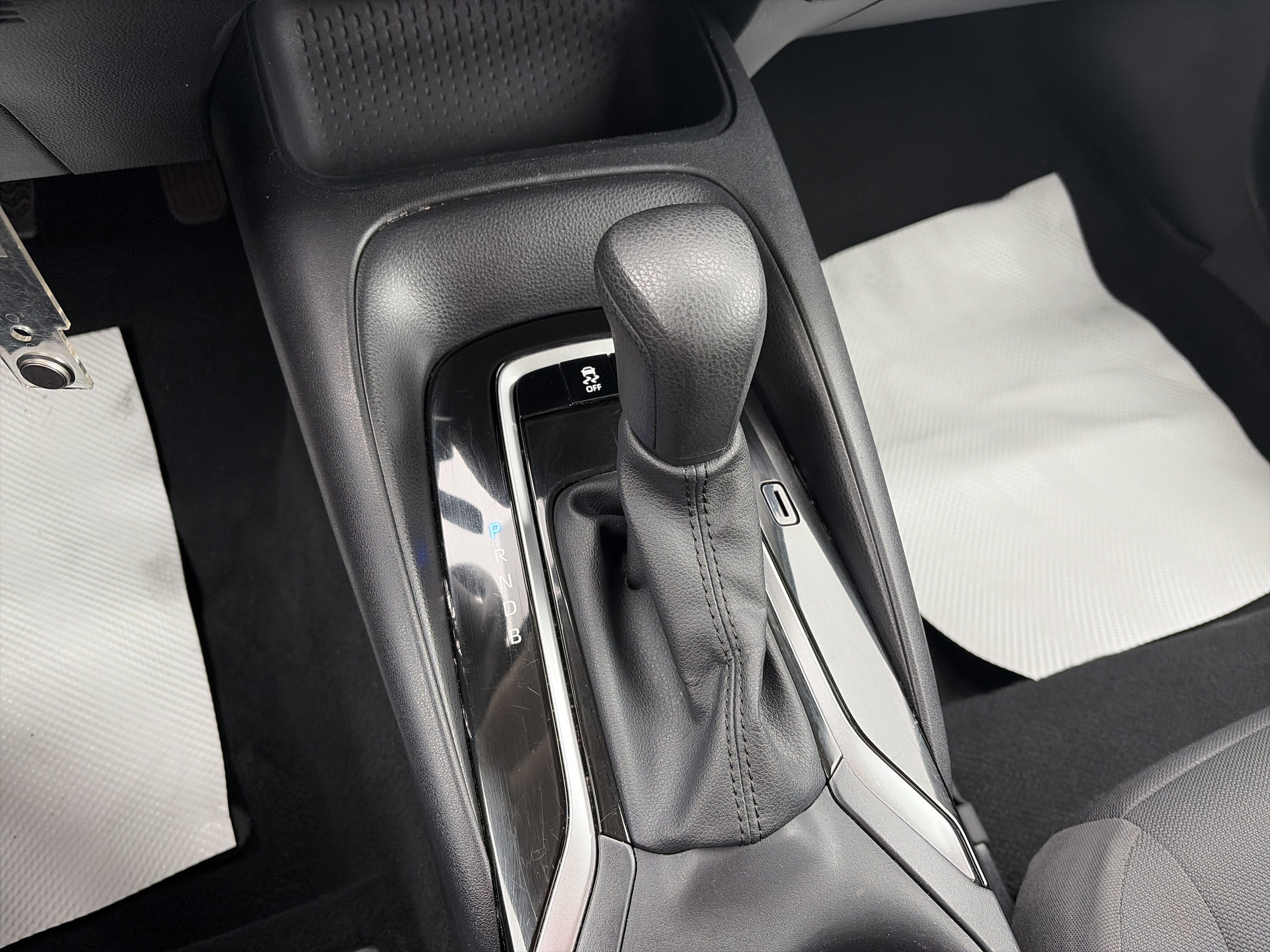 2025 Toyota Corolla LE - Photo 22