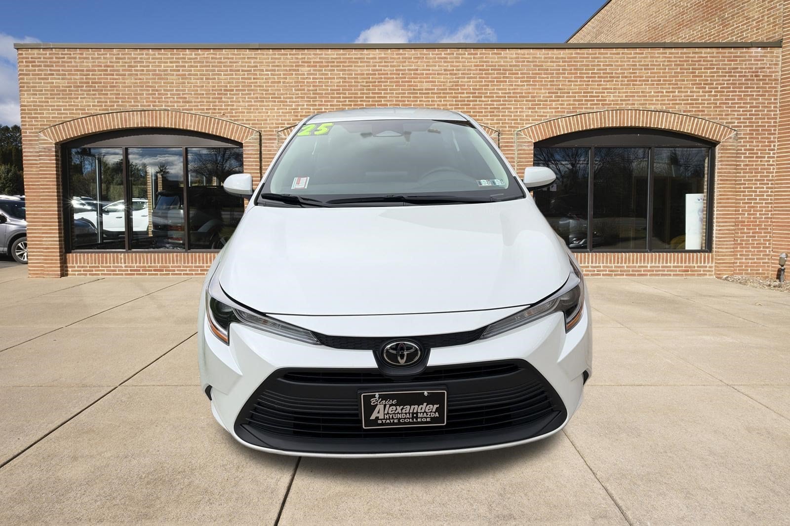 2025 Toyota Corolla LE - Photo 9