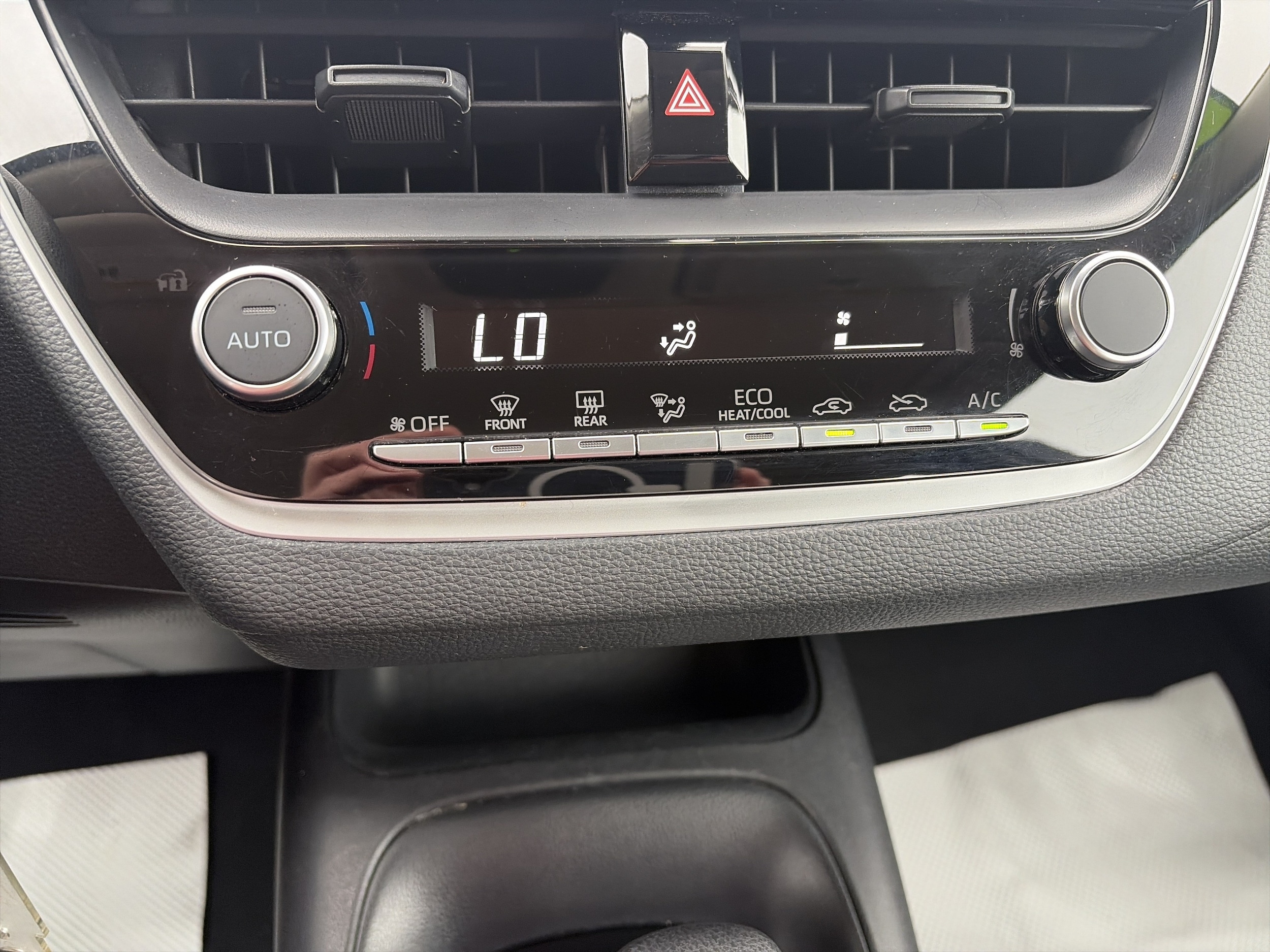 2025 Toyota Corolla LE - Photo 23