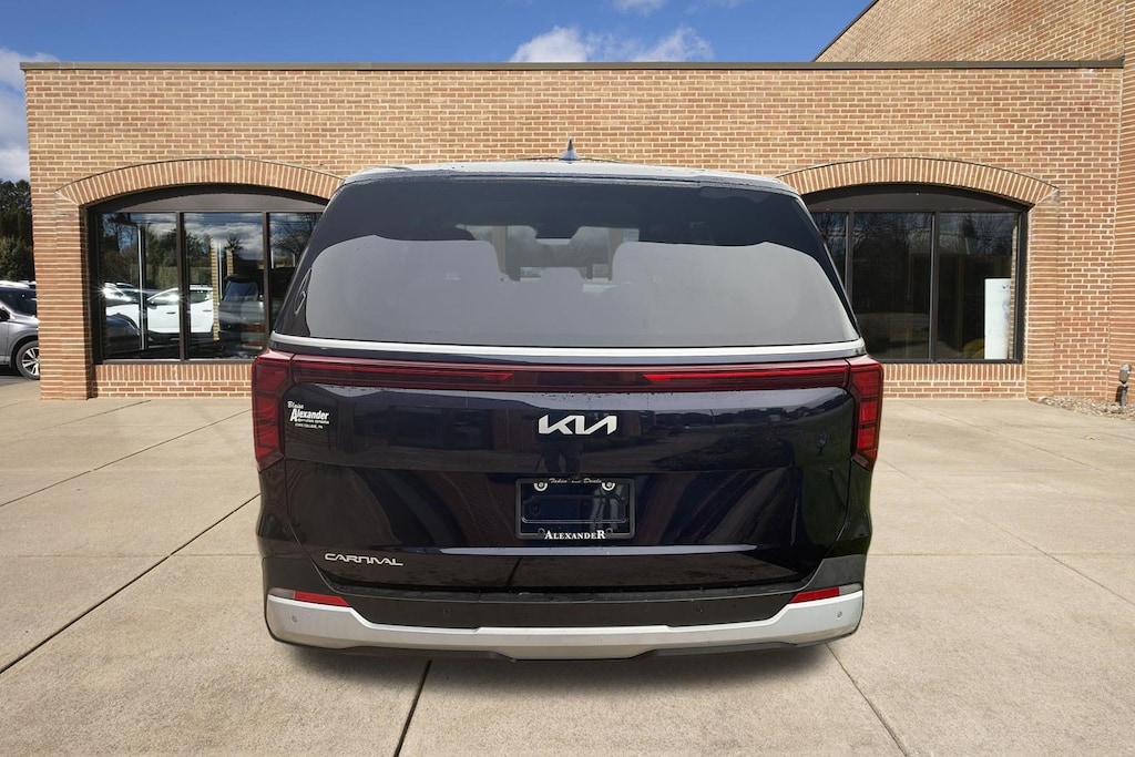 Used 2026 Kia Carnival LXS Van Passenger Van