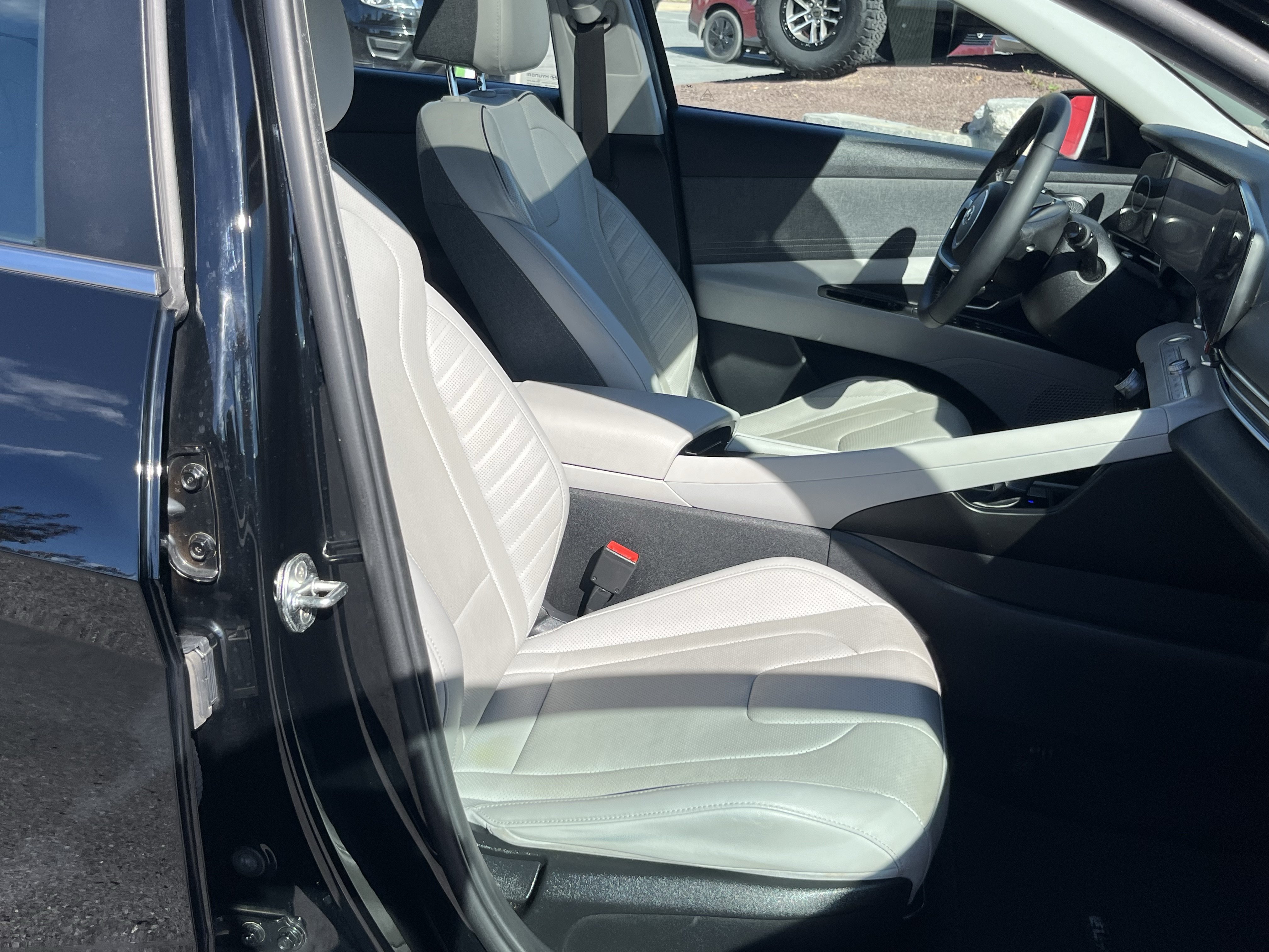 Used 2022 Hyundai Elantra Limited Sedan