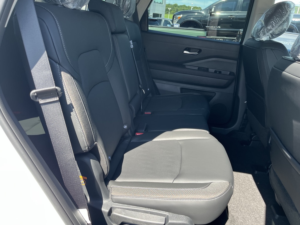 New 2026 Nissan Pathfinder SL SUV