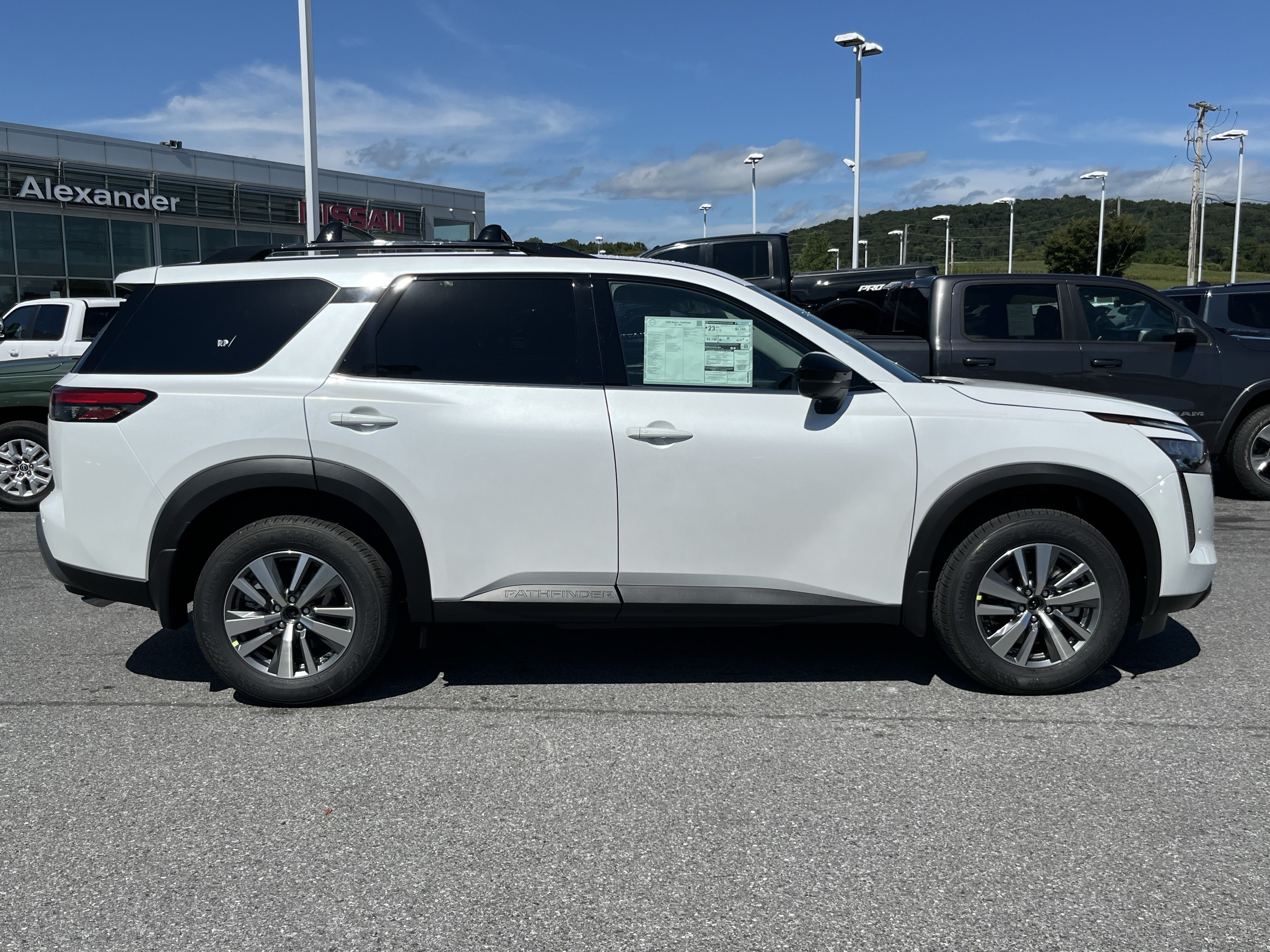 New 2026 Nissan Pathfinder SL SUV