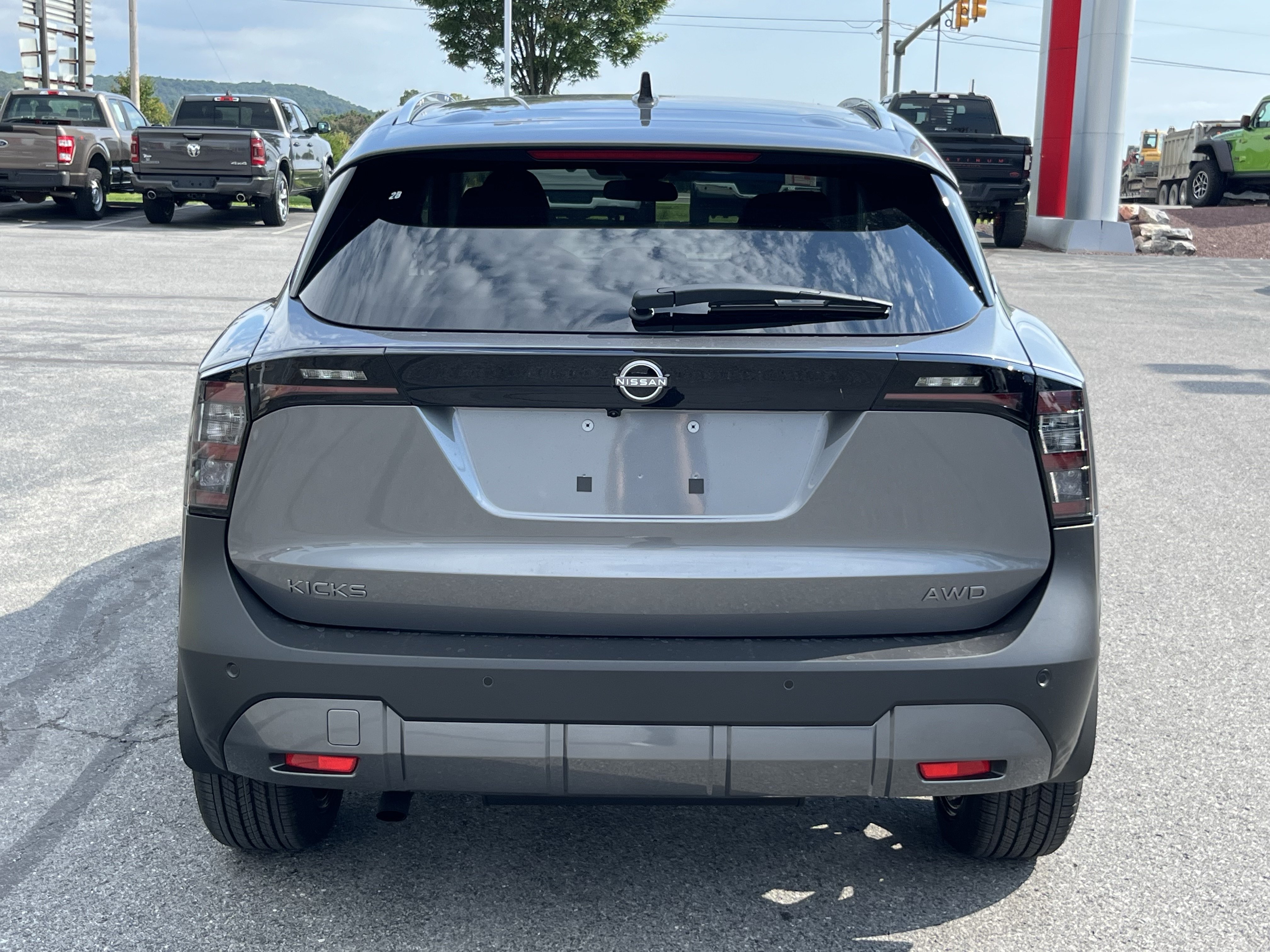 New 2027 Nissan Kicks SR SUV