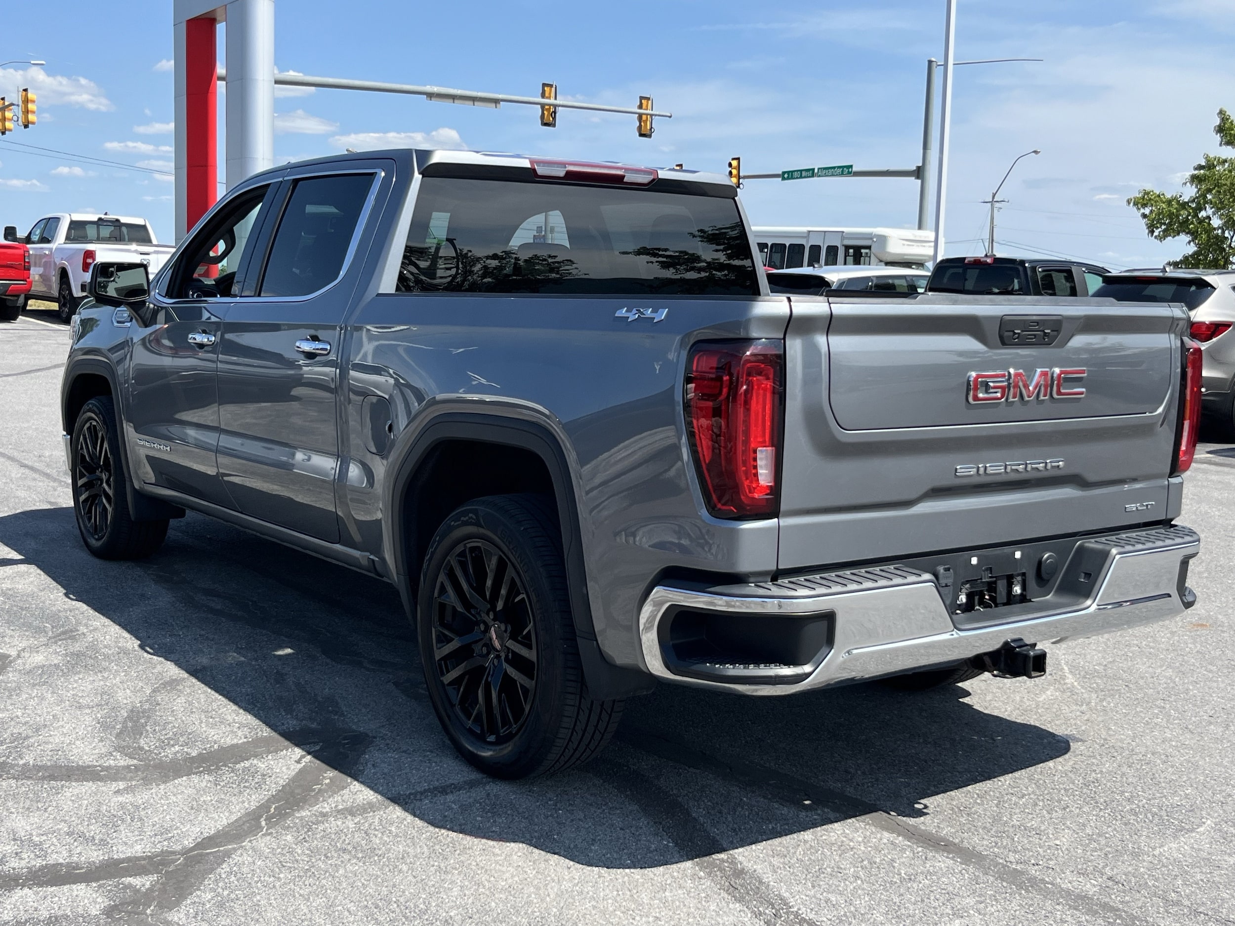 2021 GMC Sierra 1500 SLT - Photo 9