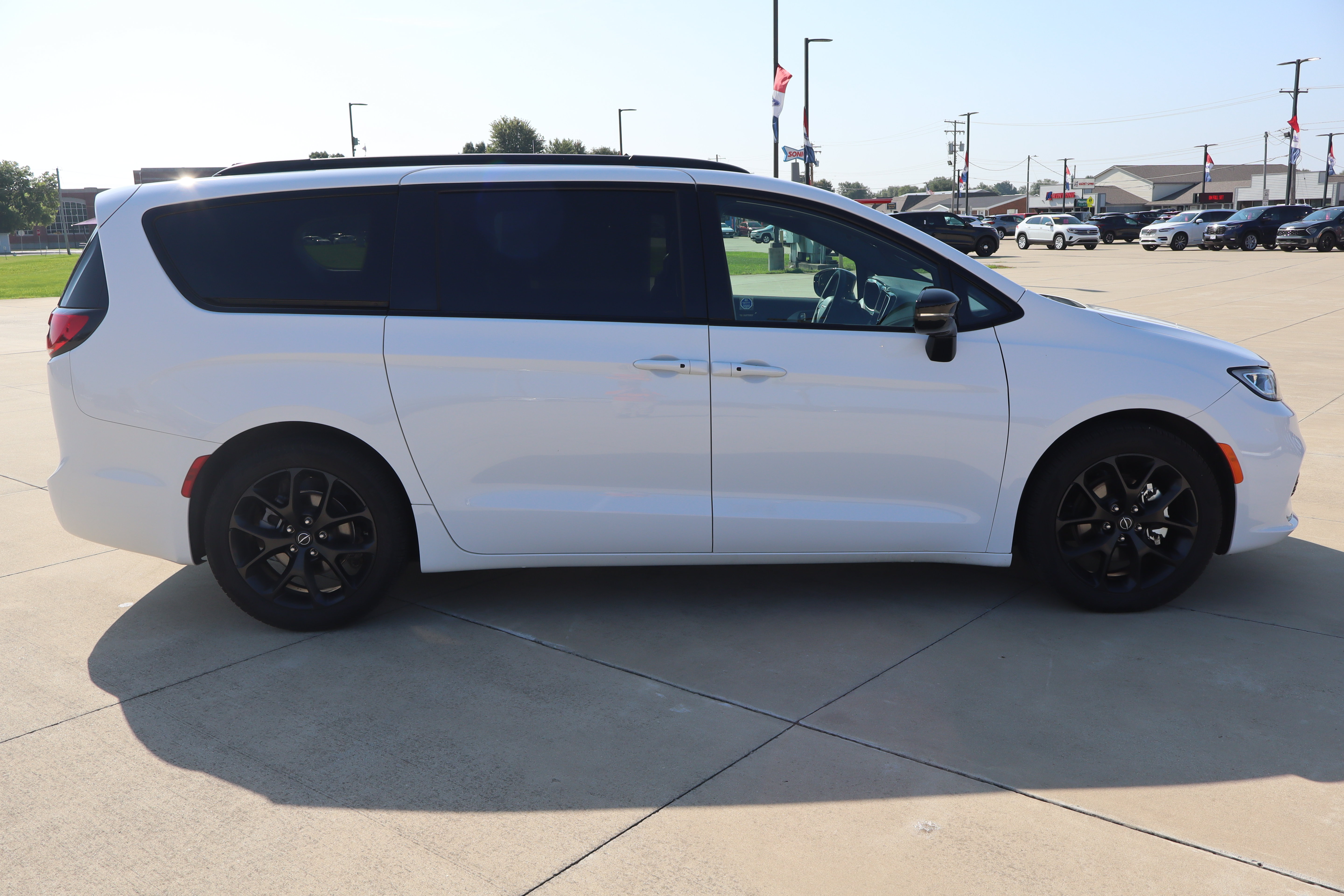 Used 2025 Chrysler Pacifica Limited Van Passenger Van