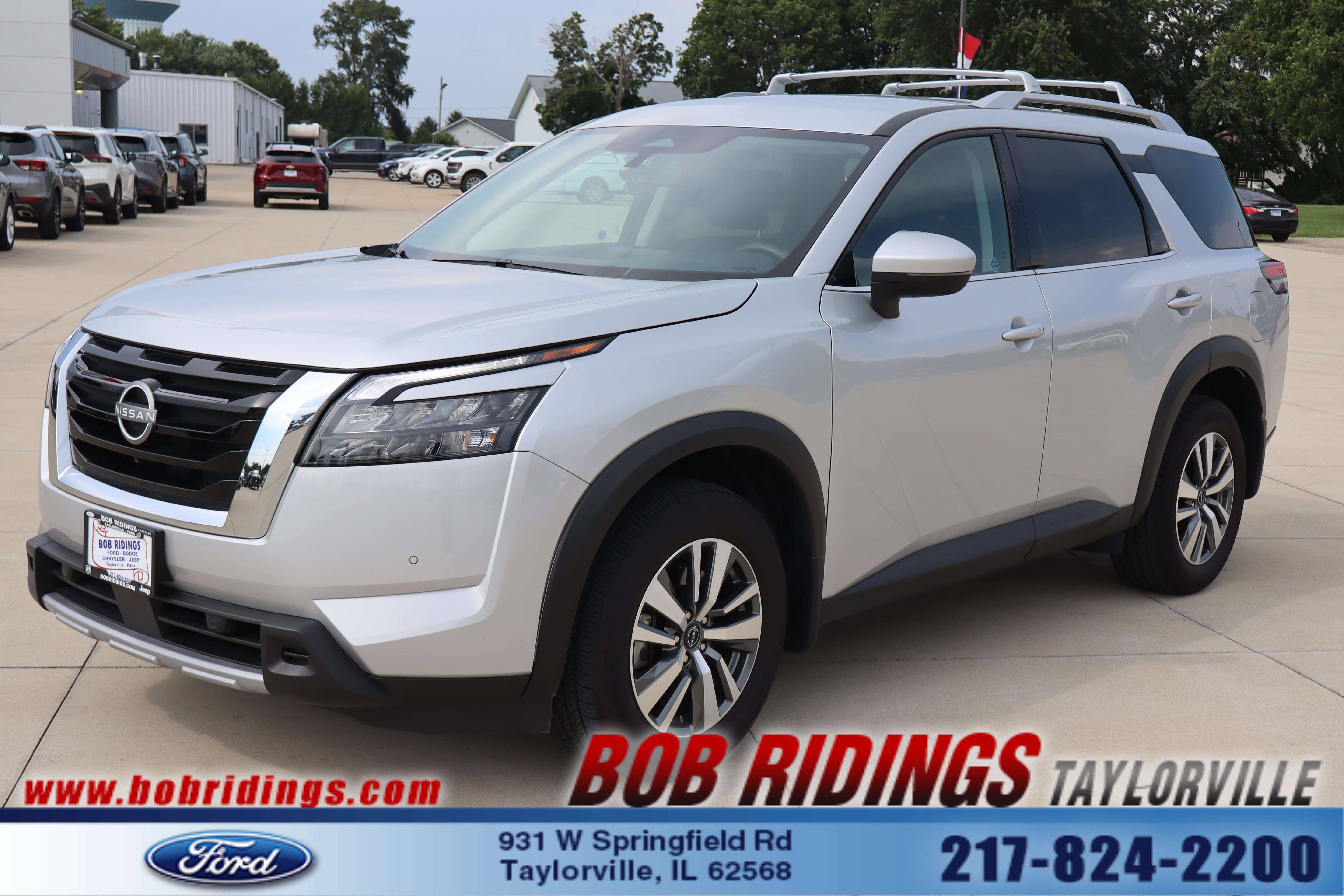 2025 Nissan Pathfinder SL