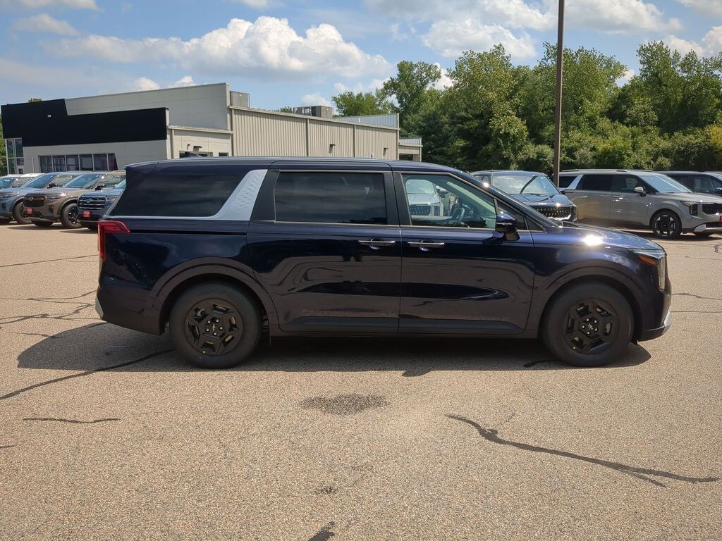 New 2027 Kia Carnival LXS Minivan/Van