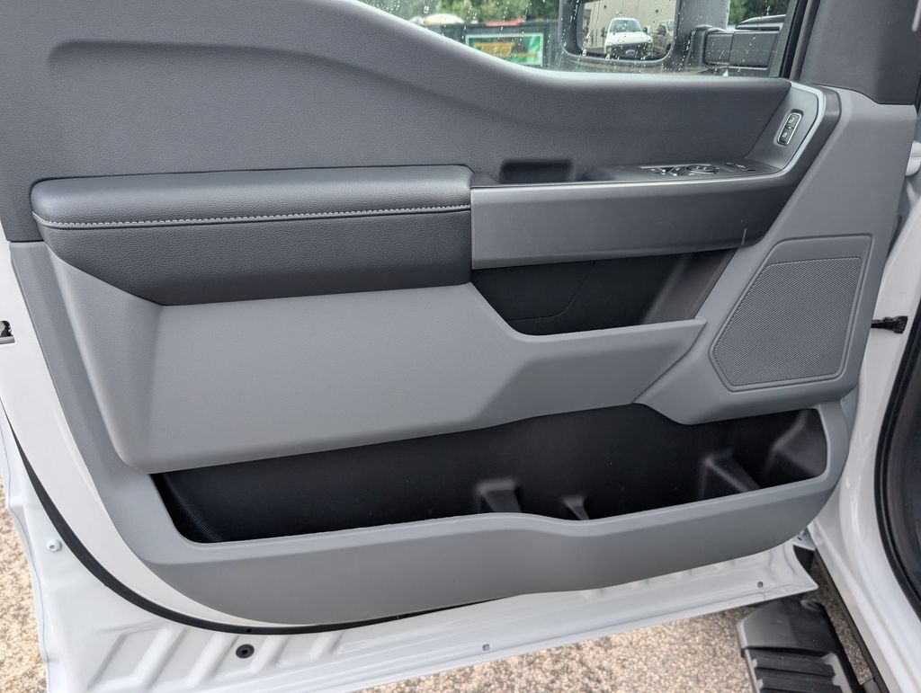 2026 Ford F-550 Super Duty Chassis Cab XLT - Photo 7