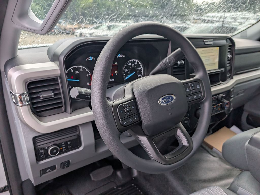2026 Ford F-550 Super Duty Chassis Cab XLT - Photo 8