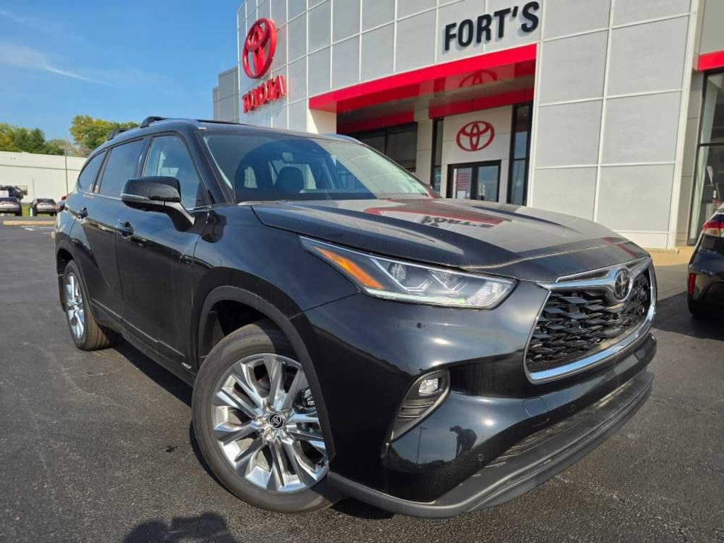 Used 2026 Toyota Highlander Hybrid Limited SUV