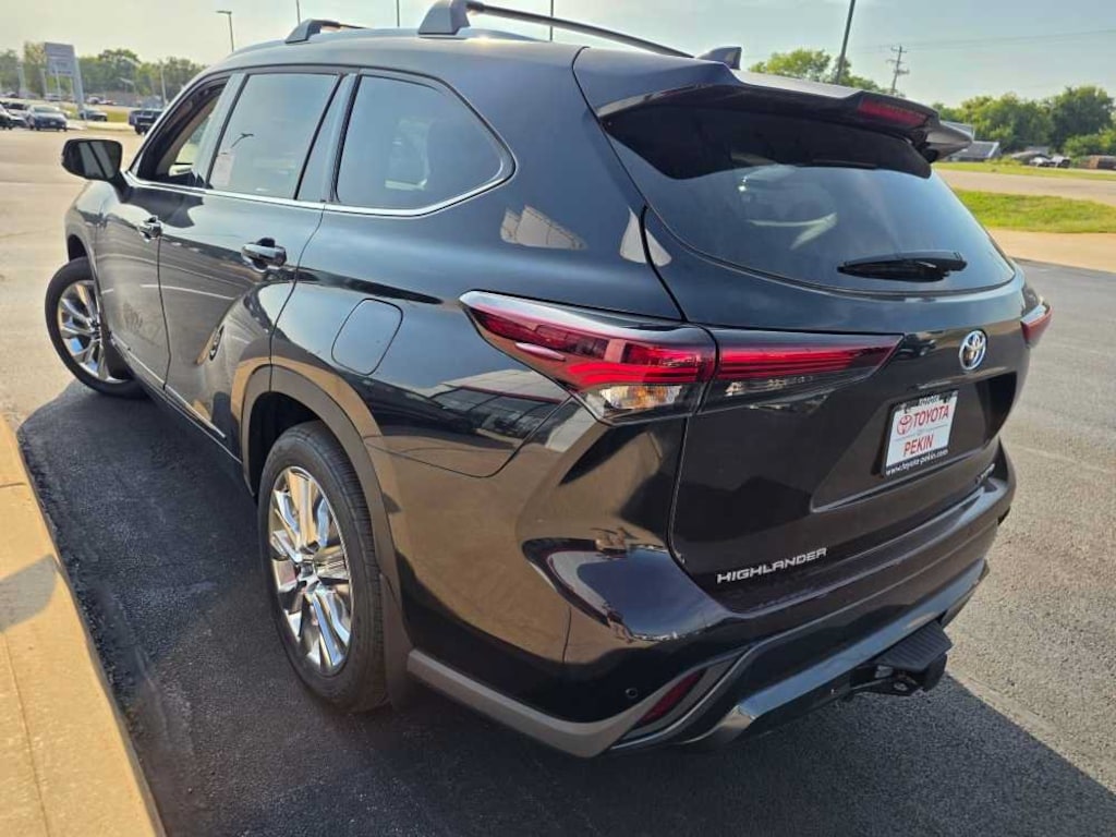 Used 2026 Toyota Highlander Hybrid Limited SUV