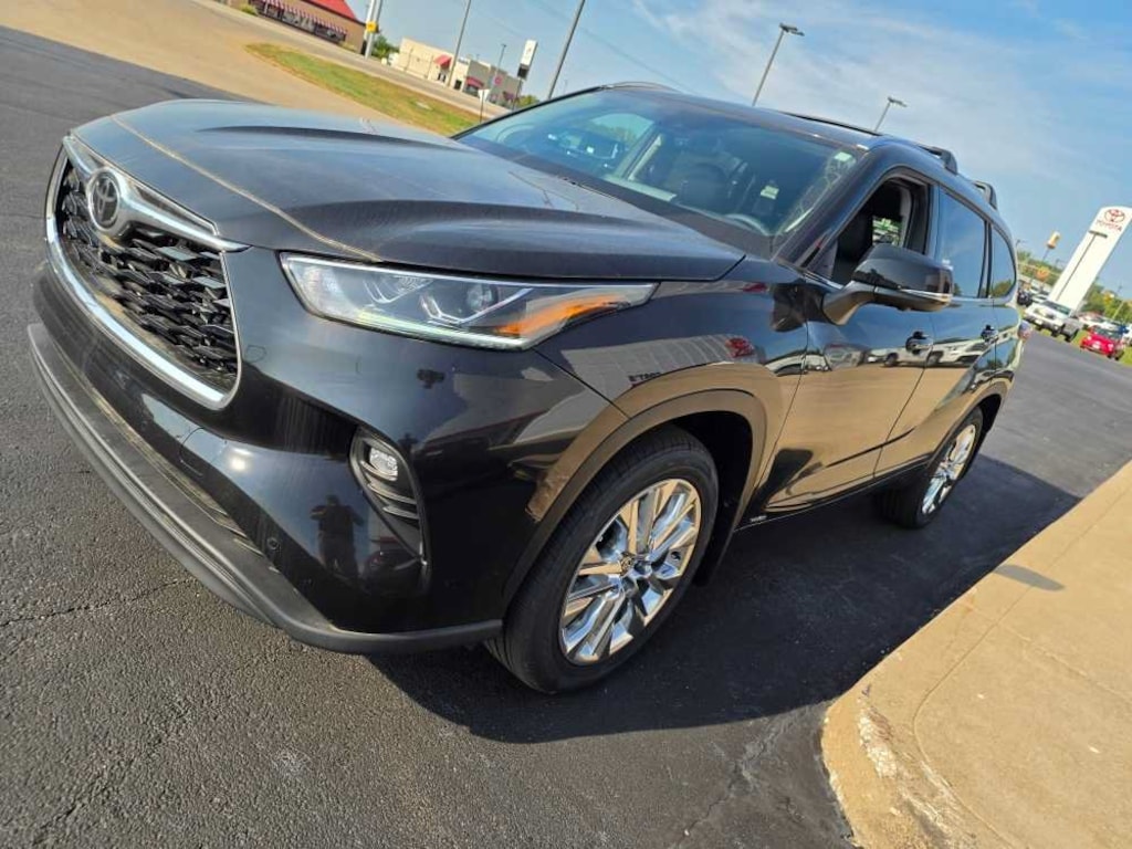 Used 2026 Toyota Highlander Hybrid Limited SUV