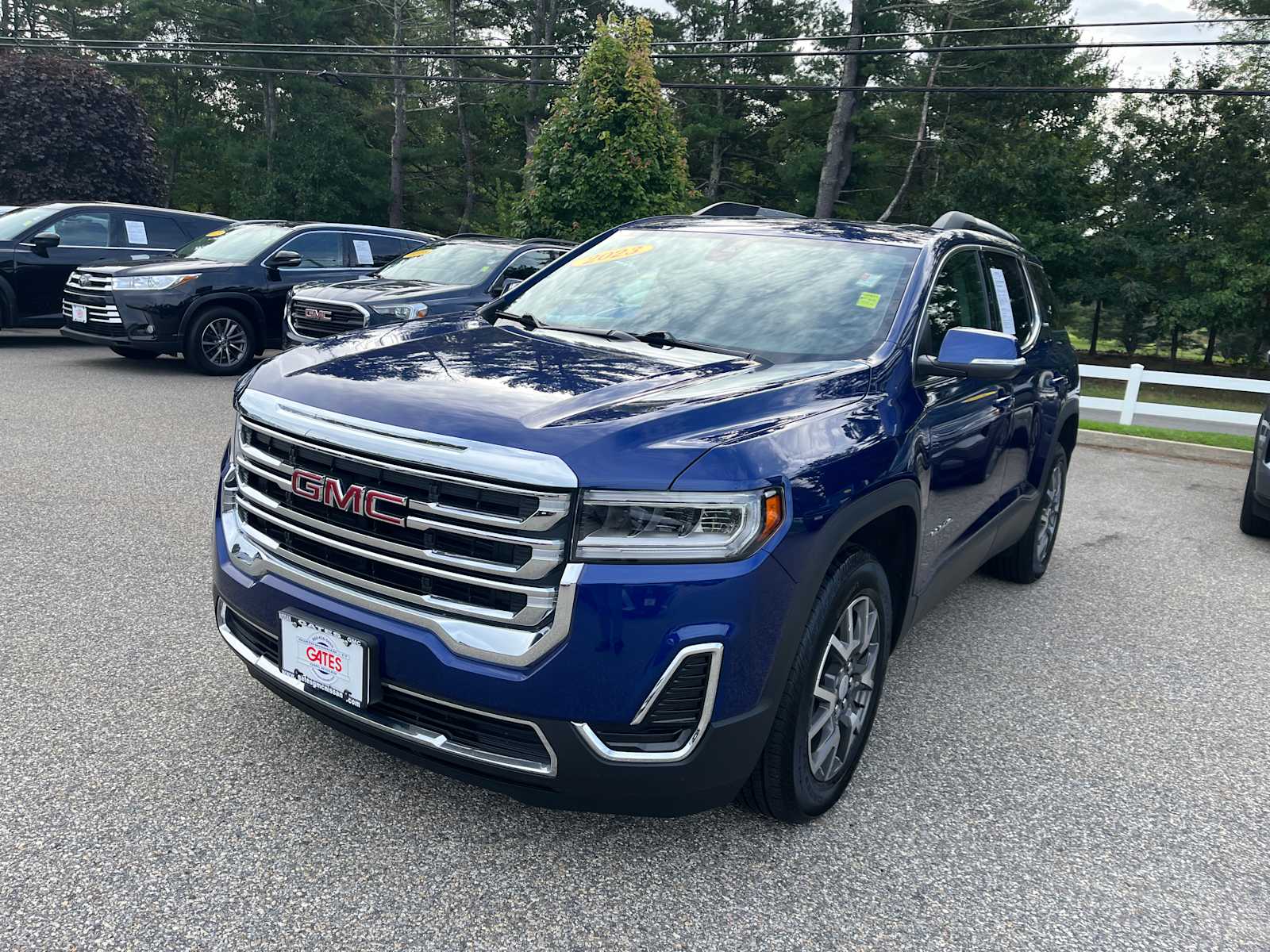 Used 2023 GMC Acadia SLE SUV