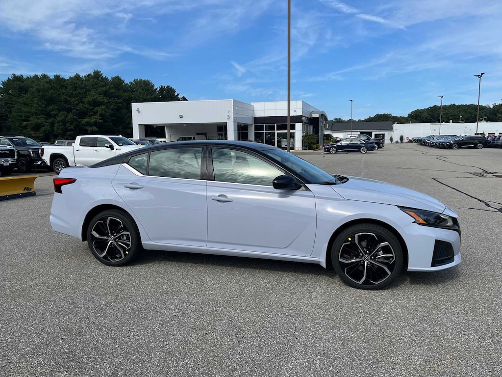 New 2026 Nissan Altima SR Sedan