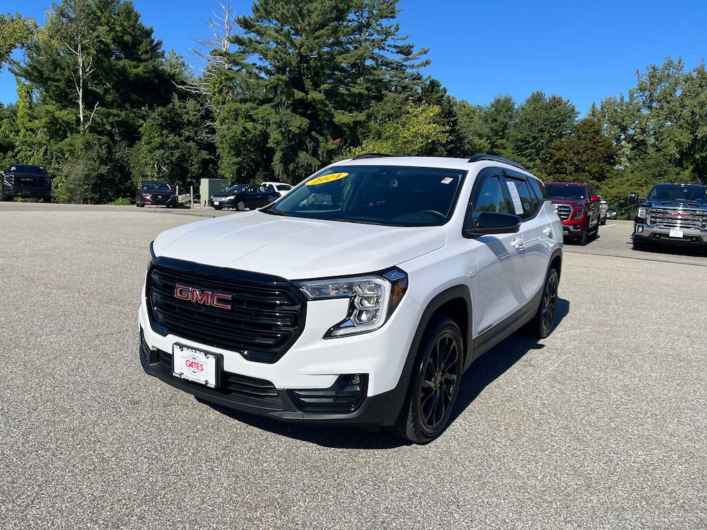 Used 2024 GMC Terrain SLT SUV