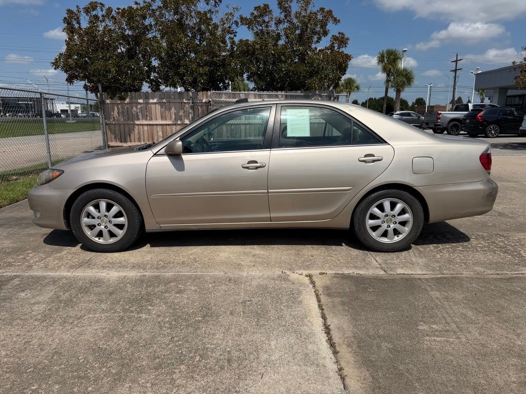 Used 2006 Toyota Camry SE Sedan