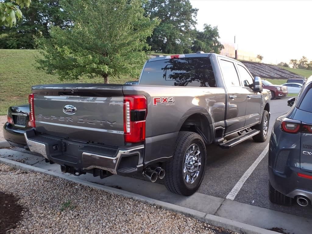 Used 2025 Ford Super Duty F-350 SRW LARIAT Truck Crew Cab